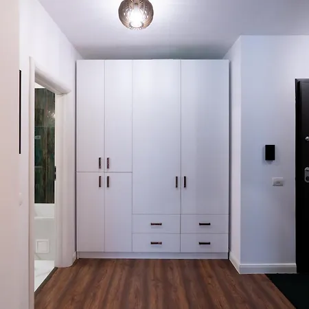Soni Exclusive Studio Plaza With Private Parking & Self Check-In-3