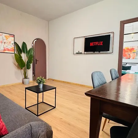 Ideal Home - Spacious & Modern Accommodation Near Unirii Square-3