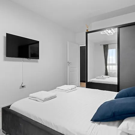 Minimalist Green & Grey Flat-3