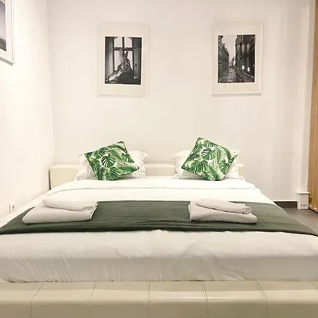 Central Apartment Near Old Town-2