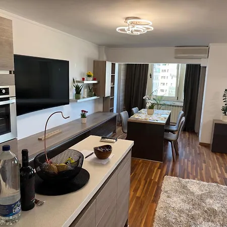 Cozy Unirii Apartment Near Old Town-2