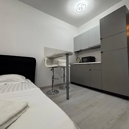 Miha Deluxe Rooms-3
