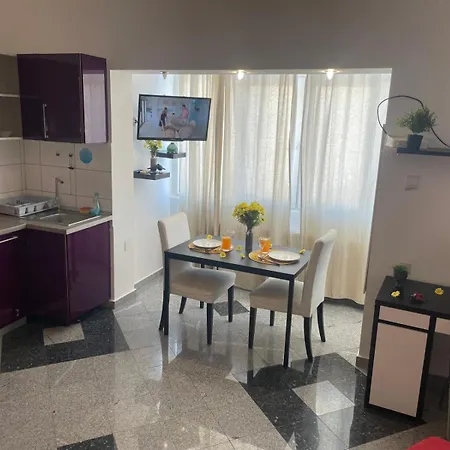 Nice Studio In The Heart Of City-3