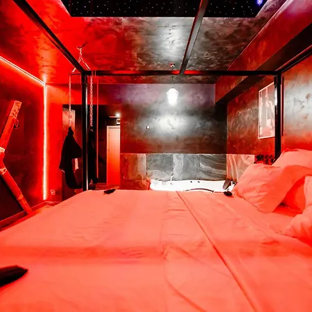 Luxury Jacuzzi Love Room-3