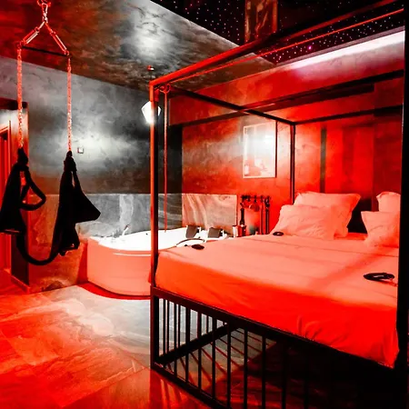Luxury Jacuzzi Love Room-2