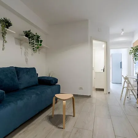 Downtown Urban Studio W Balcony Vol 2-3