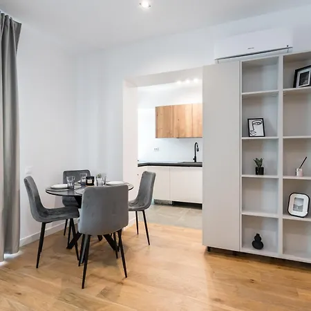Maze Modern 1 King Bed Apartment, Fast Wi-Fi, In One Cotroceni-3