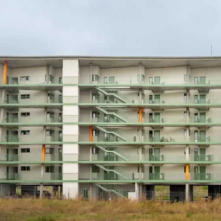 Roots One - Lakeview Escape With Balcony & Parking-2