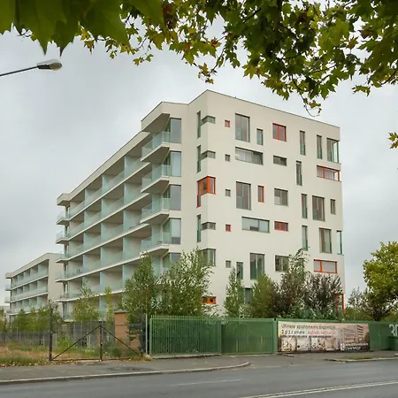 Roots One - Lakeview Escape With Balcony & Parking-3
