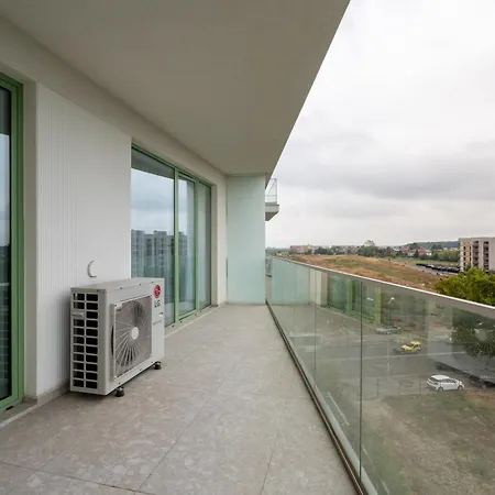 Roots Two - Tranquil Lakeview Escape With Balcony-2