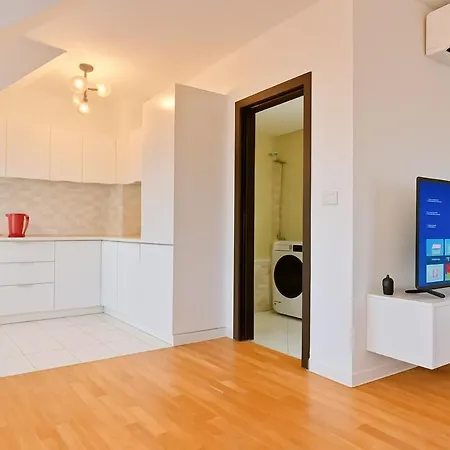 Central Skylight Suites 16-2