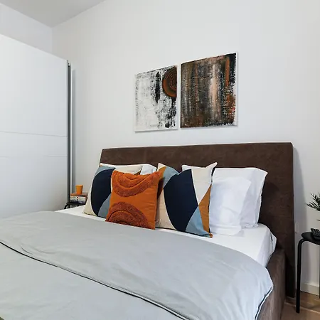 Amalia - Cozy & Quiet Apartment Near Veranda Mall & Obor Market-3