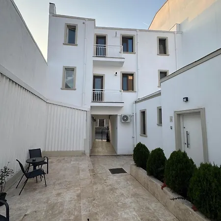 Velaris Downtown Retreat-3