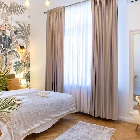 Stylish City House With Yard 4 Pers-2