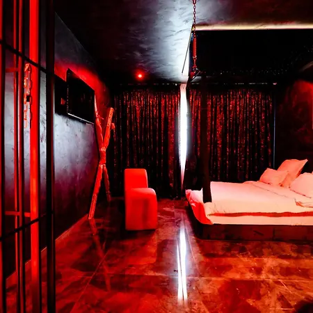 Fantasy Apartments Jacuzzi Bucharest-3