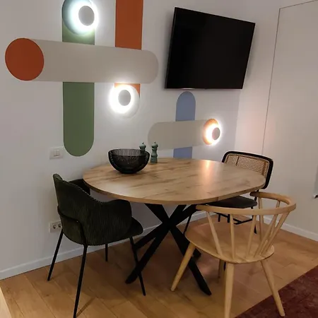 Warm & Chic Designer Apartment In The South-2