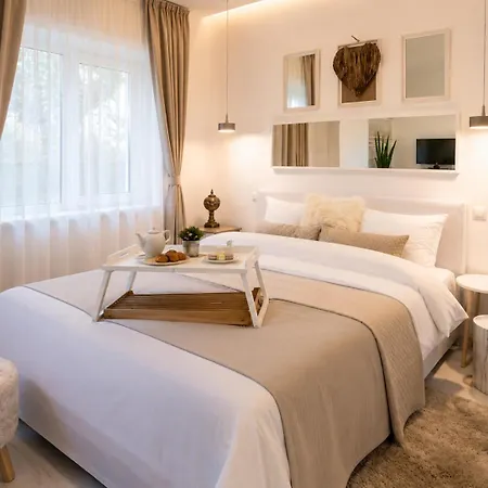 Metropole Apartments Romana Square-3
