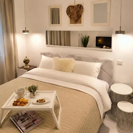 Metropole Apartments Romana Square-2