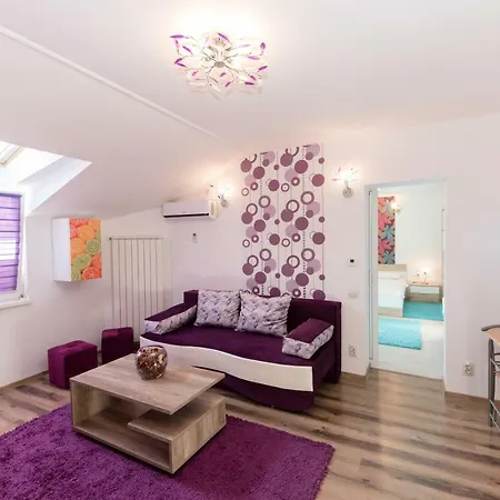Queen Holiday Apartment-3