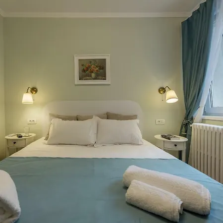 Central Stylish & Cozy One Bedroom Apartment - Adela Accommodation - Ideal For Long Stays-3