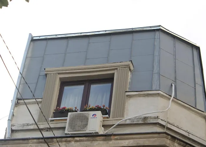Studio Yellow - Piata Victoriei Bucureşti