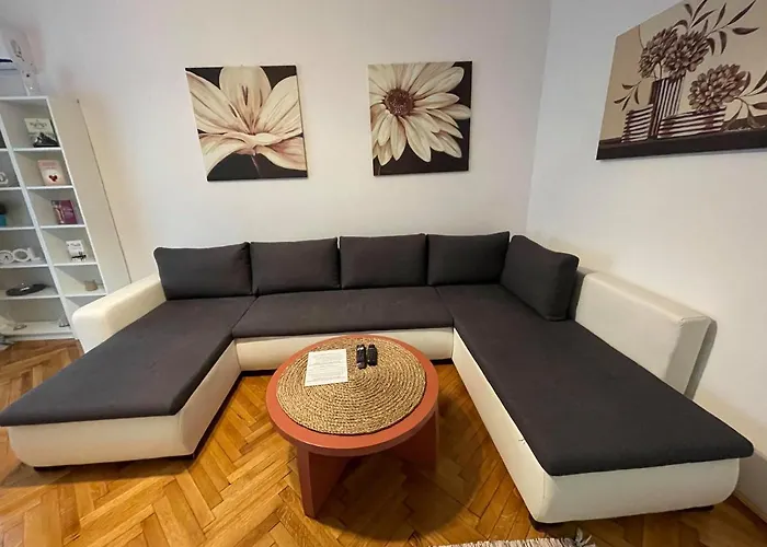 Interbellic Flat Apartment Bucureşti