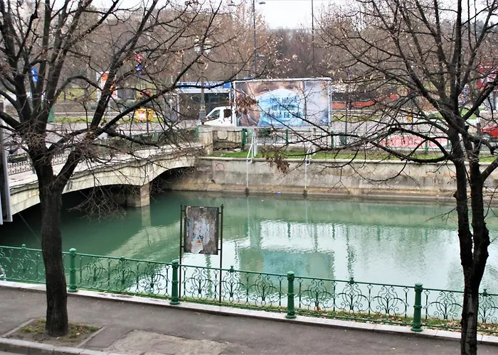 On The River Ultra Central Suites Bucureşti