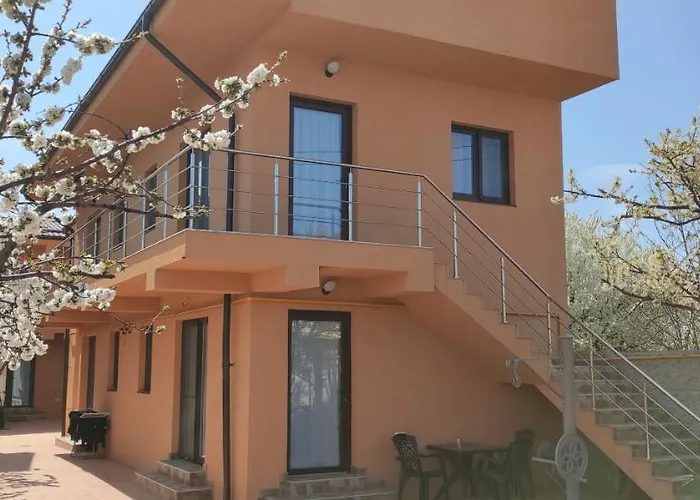 Home Naya Bucureşti