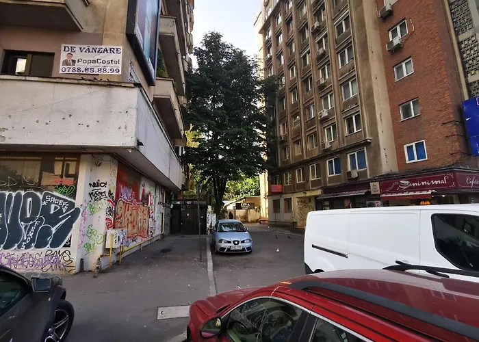 Black And White Apartments Bucureşti