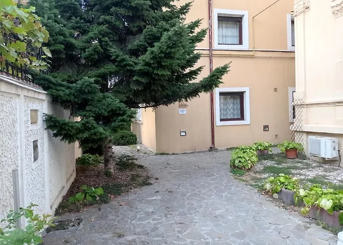 Urban Zen Den 2 Room Condo Bucureşti