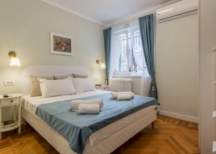Central Stylish & Cozy One Bedroom Apartment - Adela Accommodation - Ideal For Long Stays Bucureşti