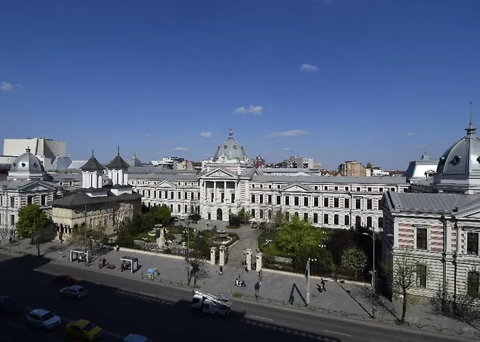 University Square - View Of City Bucureşti