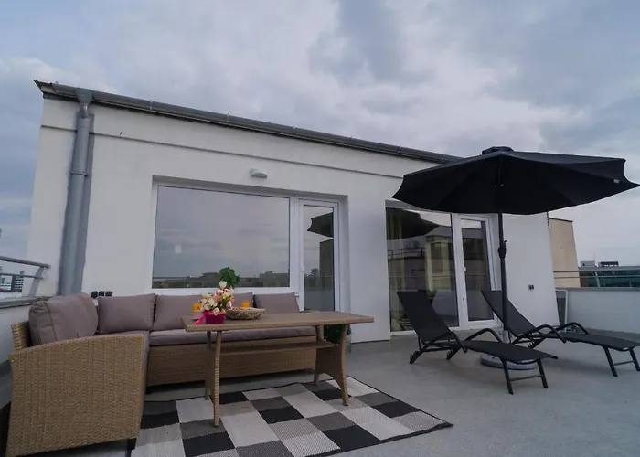 Penthouse With Huge Rooftop Terrace & City View Bucureşti
