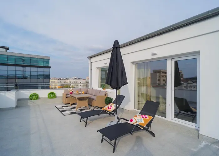 Penthouse With Huge Rooftop Terrace & City View Bucureşti