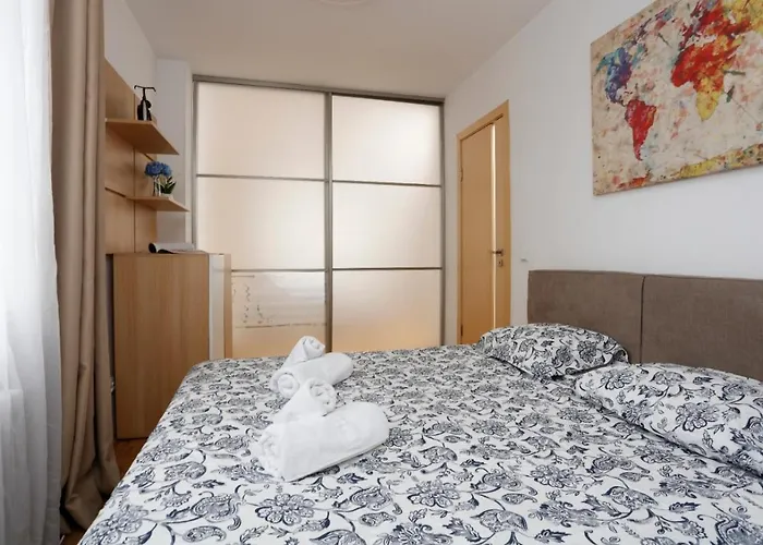 Lovely 2 Bedroom Apartment Near Old Town Bucureşti
