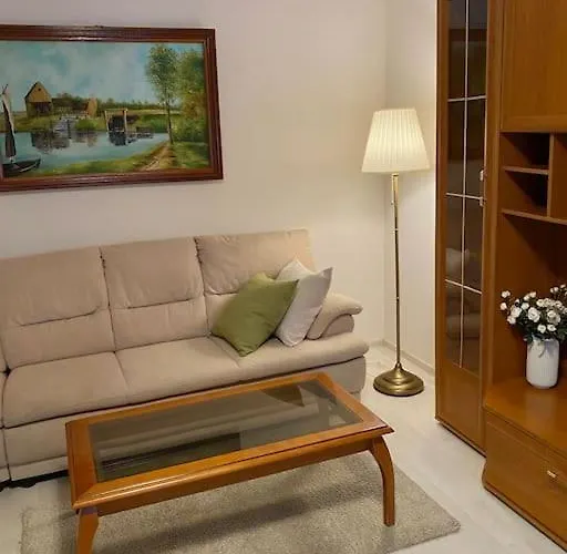 Lovely & Quiet 1-Bedroom Condo With Free Parking Bucureşti