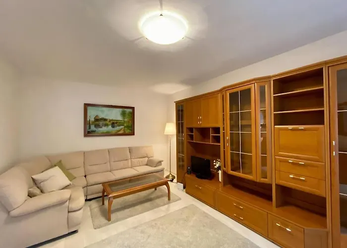 Lovely & Quiet 1-Bedroom Condo With Free Parking Bucureşti