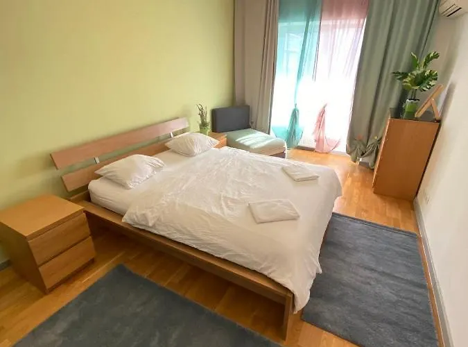 Green Apartment 214 With Private Parking Bucureşti