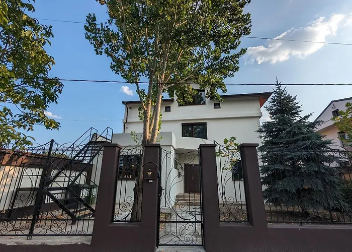 Horizon View Villa - Lakefront Terrace Suite Bucureşti