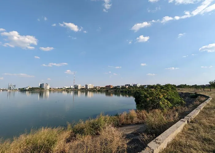 Horizon View Villa - Lakefront Terrace Suite Bucureşti