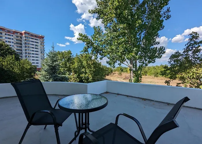 Horizon View Villa - Lakefront Terrace Suite Bucureşti