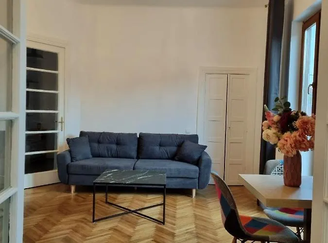 Cozy Apartment Near City Center Bucureşti