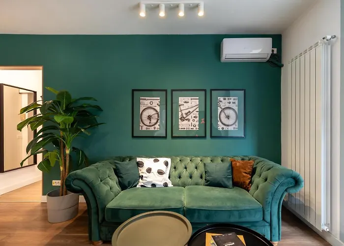 Downtown Retreat: Spacious 2-Br By Unirii Square Bucureşti