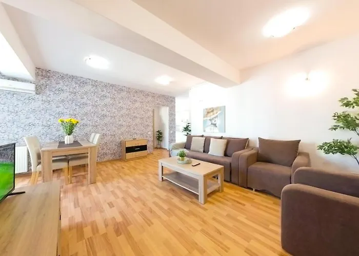 Old Town Flowery Apartment Bucureşti