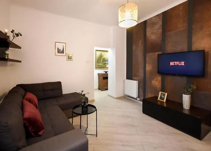 Discover Comfort: Charming & Spacious Apartment In The Old Town Bucureşti