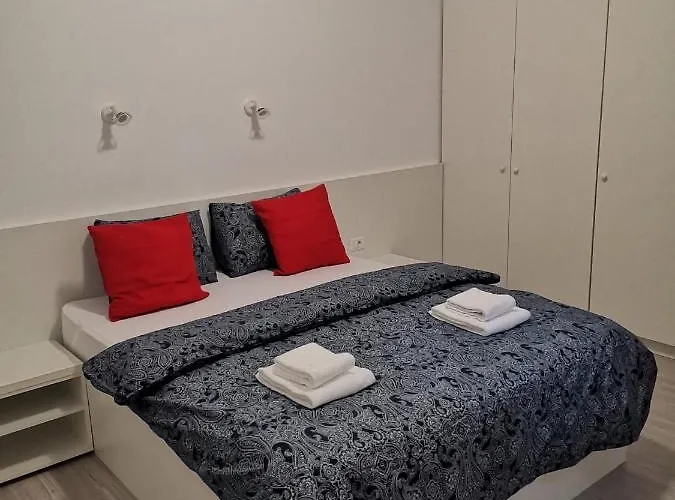 Old Town Bar Apartments On Street Tonitza Bucureşti