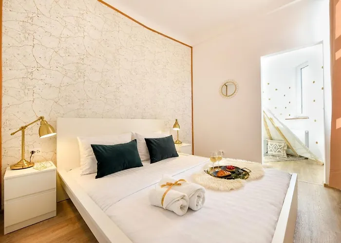Cozy 1Br Escape - Apartment With Charming Balcony Near Universitate Bucureşti