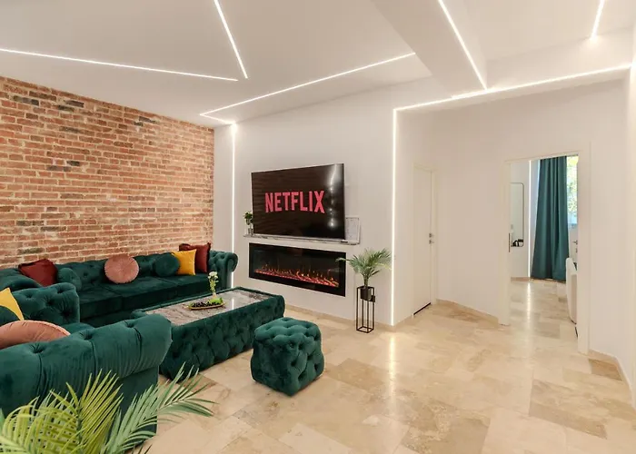 Luxury Living: Smart 2BR Apartment at Unirii Square Bucureşti