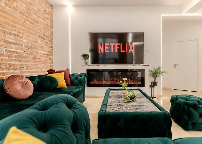 Luxury Living: Smart 2BR Apartment at Unirii Square Bucureşti