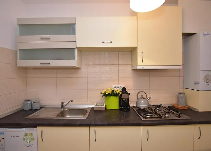 Near Cathedral Central Studio Bucureşti